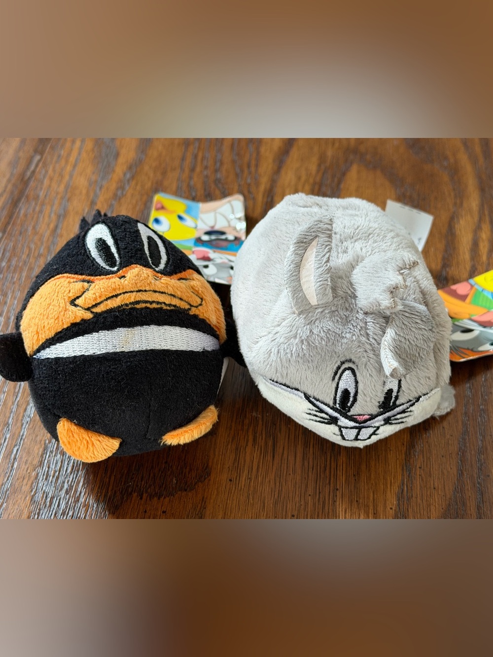 Six Flags Looney Tunes Daffy Duck Clip And Bugs Bunny Barrel Plushes 3-4”